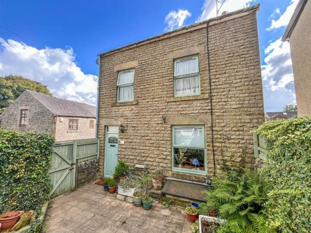 House for sale in Charlesworth, East Midlands