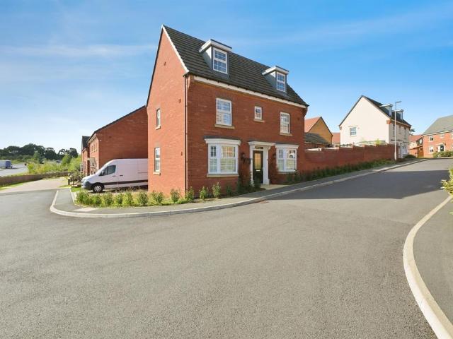 House for sale in Moulton