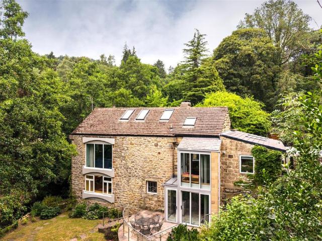 House for sale in Froggatt, East Midlands
