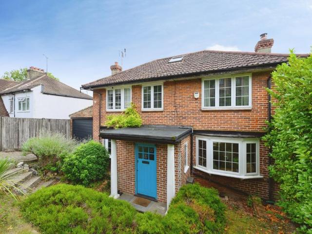 House for sale in London Borough of Croydon, Kenley