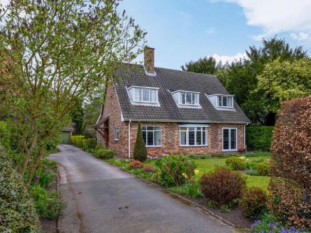 House for sale in Skipwith, North Yorkshire