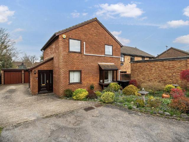 House for sale in London Borough of Croydon, Sanderstead