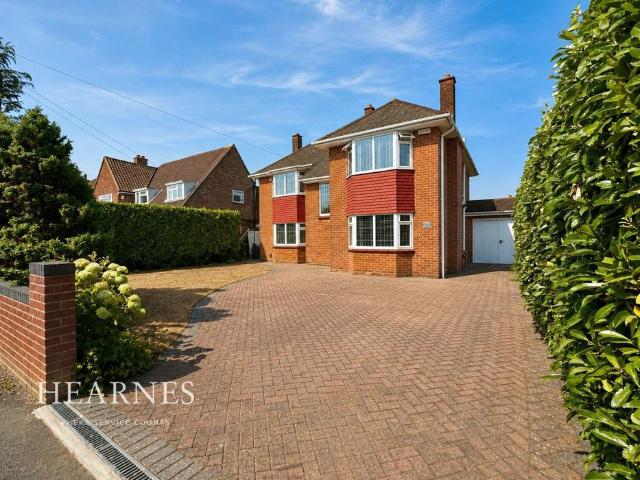 House for sale in Talbot Village, Bournemouth