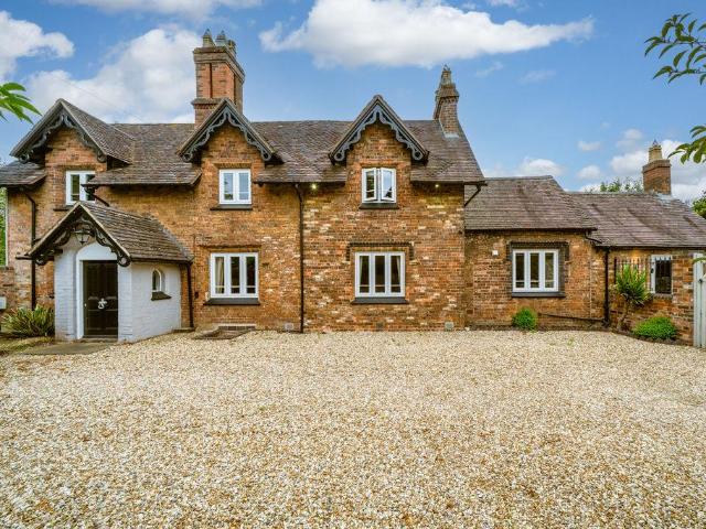 House for sale in Bromsgrove, Worcestershire