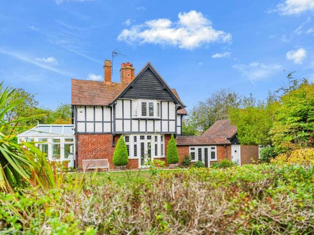 House for sale in Roydon, Epping