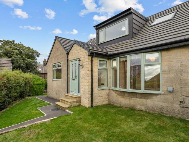House for sale in Slack Side, West Yorkshire