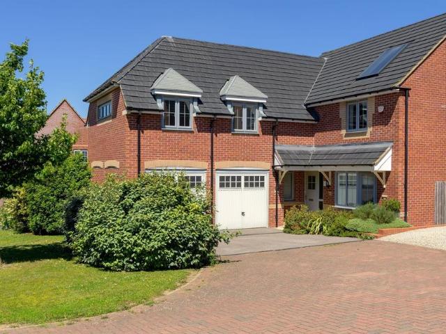 House for sale in Priors Hall Park, Weldon