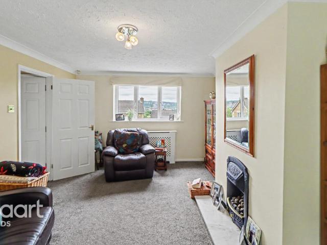 House for sale in Huddersfield, West Yorkshire