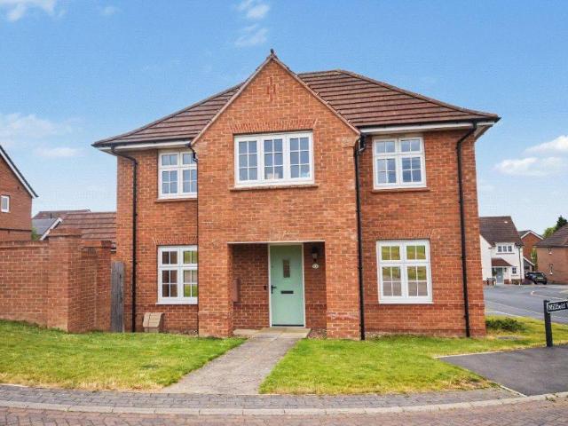 House for sale in Wrenthorpe, West Yorkshire