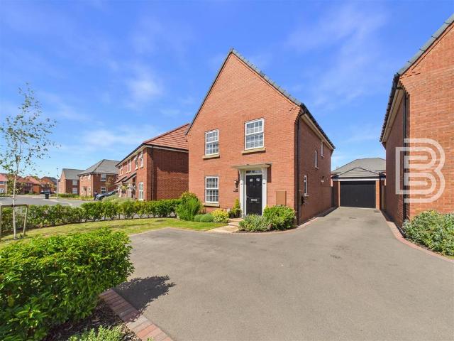 House for sale in Overslade, New Bilton