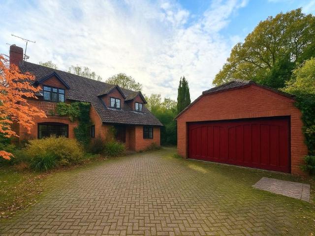 House for sale in Finchampstead