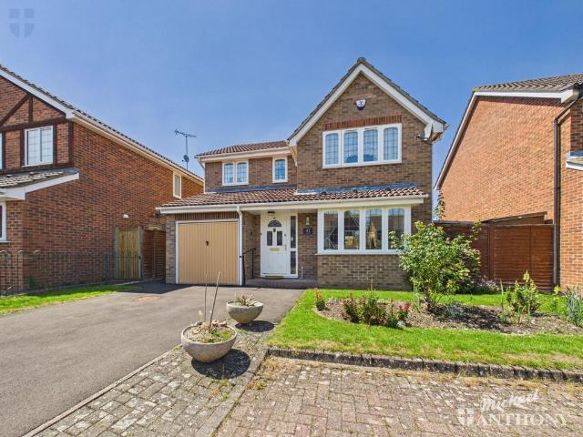 House for sale in Stoke Mandeville, Buckinghamshire