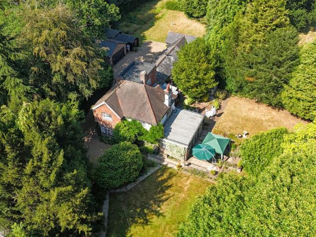 House for sale in Hillview, Surrey