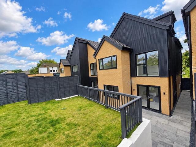 House for sale in Heaton Royds, Bradford
