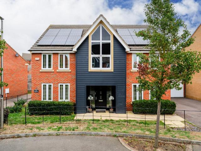 House for sale in Broughton Gate, Milton Keynes
