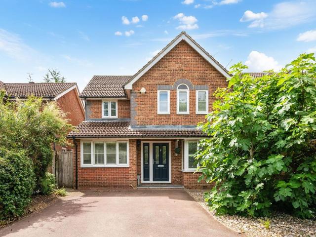House for sale in Burstow, Hillview