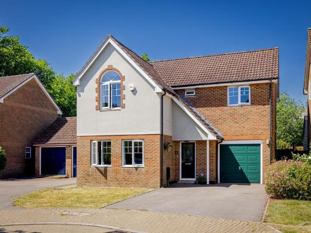 House for sale in Caterham-on-the-Hill, Hillview