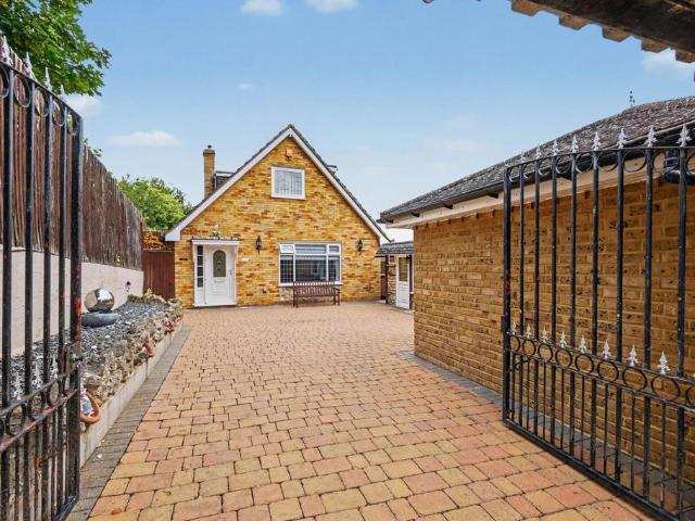 House for sale in Snodhurst, Chatham