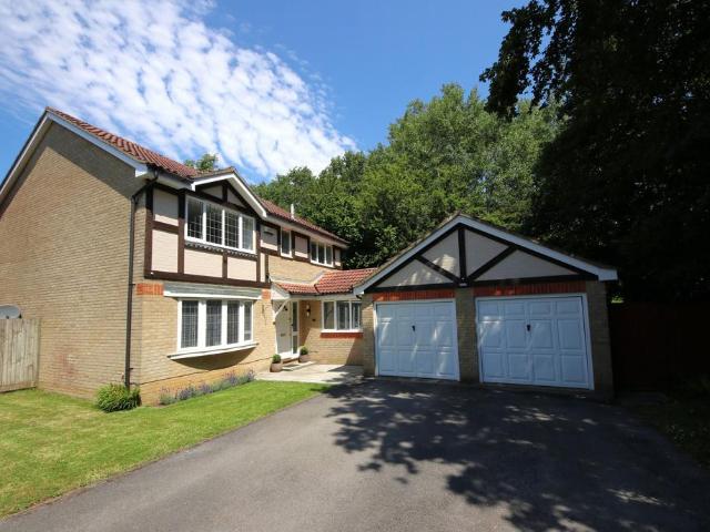 House for sale in Hedge End, Helford