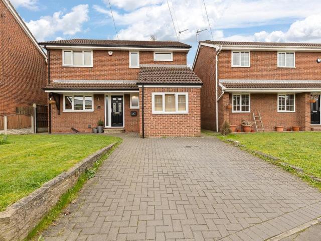 House for sale in Edenthorpe, South Yorkshire