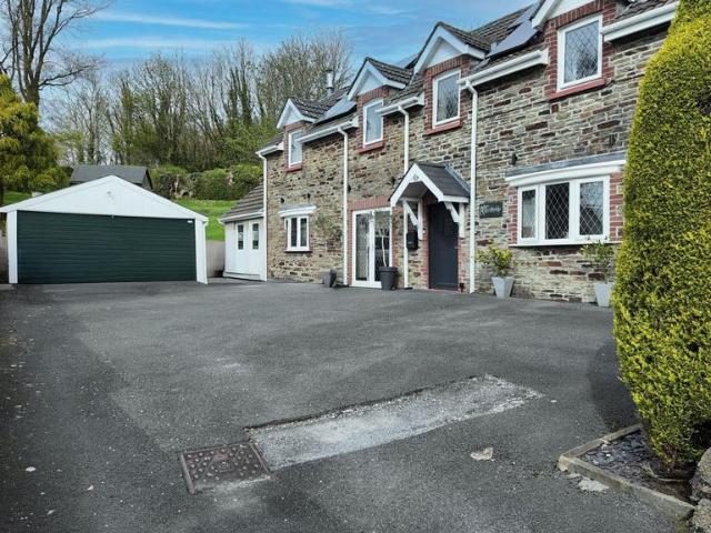 House for sale in Capel, Felinfoel