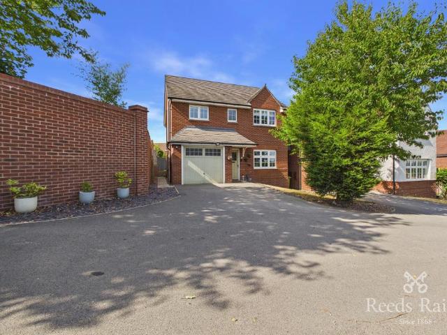 House for sale in New Crofton, West Yorkshire