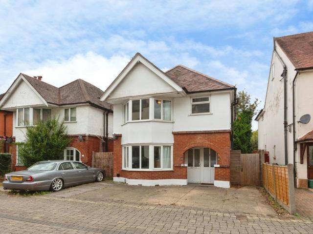 House for sale in Heol-las, Surrey