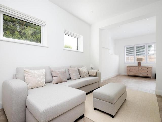 House for sale in Mill Hill, Greater London
