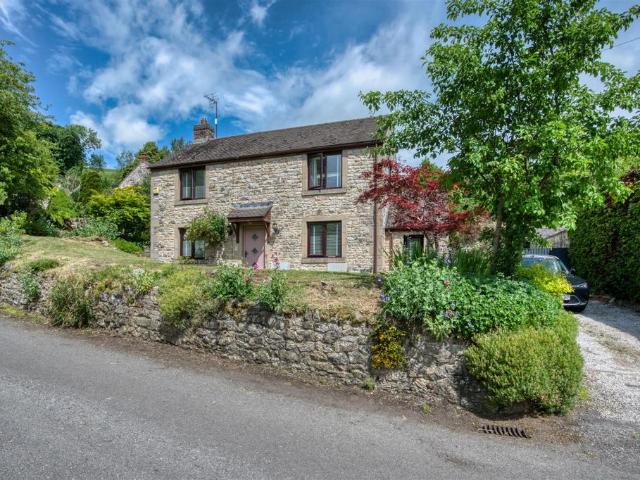 House for sale in Froggatt, East Midlands