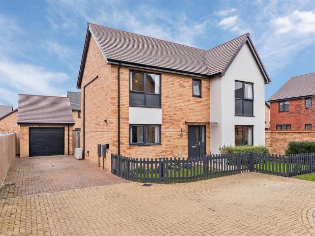 House for sale in Eagle Farm, Milton Keynes