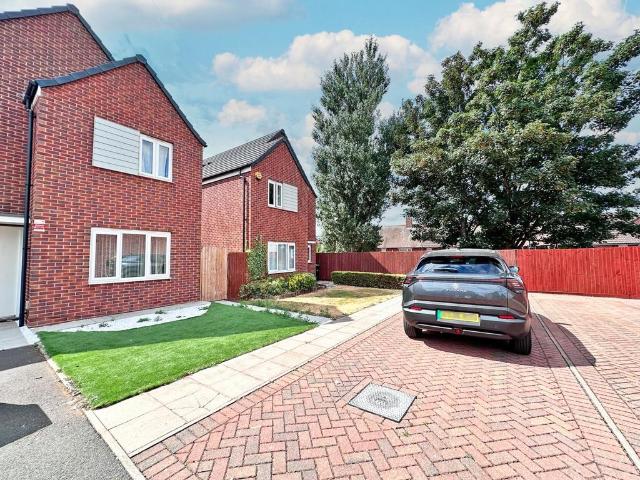 House for sale in Harvills Hawthorn, Hill Top
