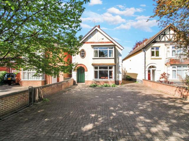 House for sale in Farnborough, Hampshire