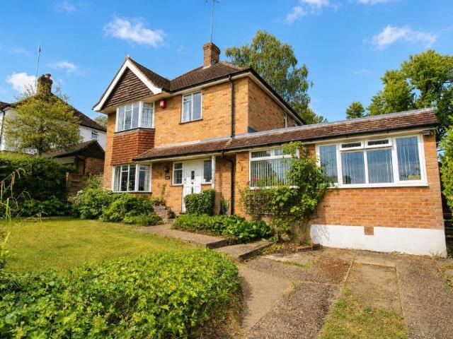 House for sale in Woodmansterne, Red Hill