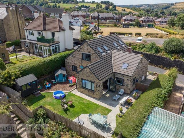 House for sale in Hill Top, Slaithwaite