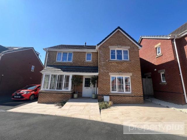 House for sale in Tonyrefail, Coedely