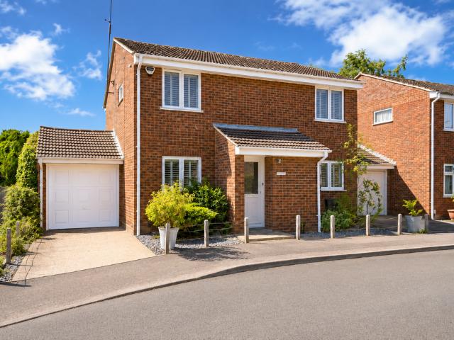 House for sale in Five Acres, Hertfordshire