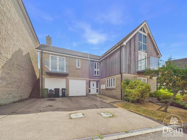 House for sale in Bromsberrow Heath, Gloucestershire