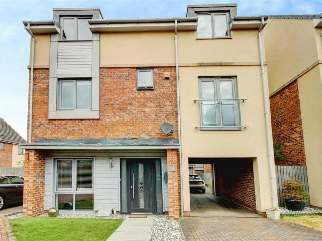 House for sale in Burnside, Fence Houses