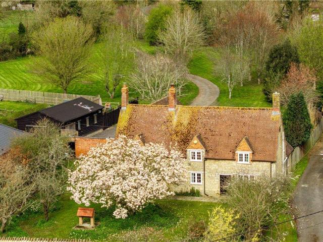 House for sale in Paulerspury