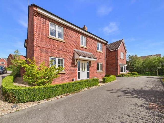 House for sale in Froggatt, East Midlands
