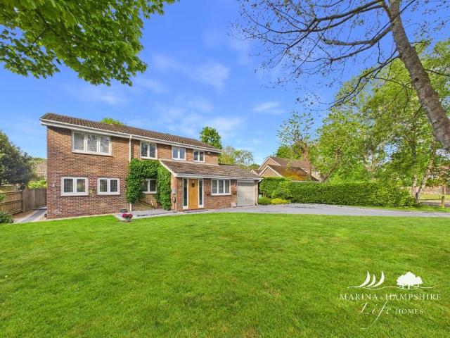 House for sale in Chichester, Littlecote