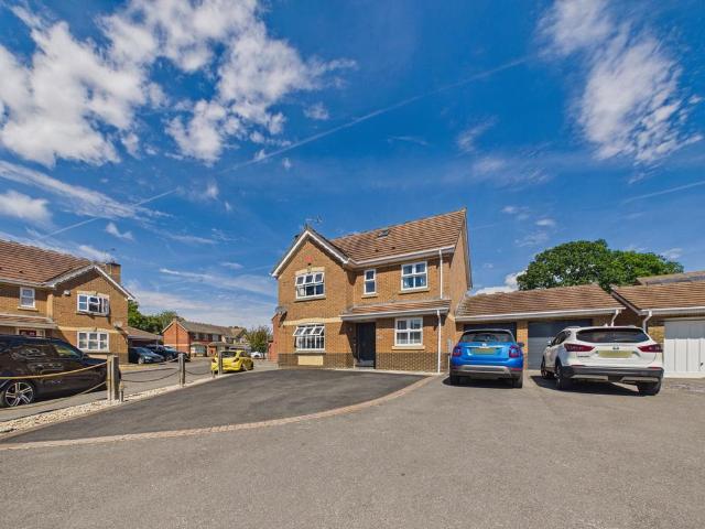 House for sale in Grange Park, Swindon