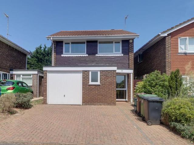 House for sale in Hatching Green, Five Acres