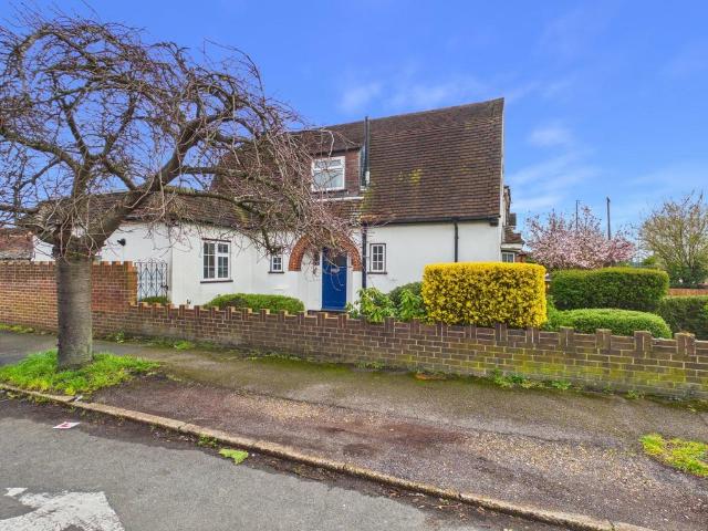 House for sale in Ashford Common, Lower Halliford
