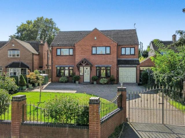 House for sale in Crookhill, Worcestershire