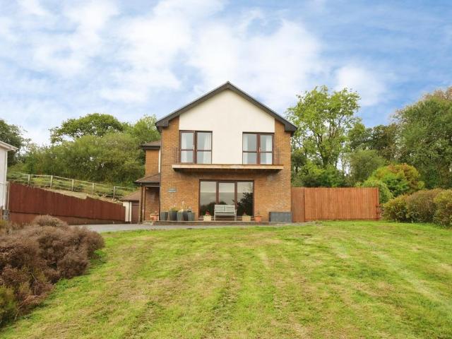 House for sale in Llanfihangel Aberbythych, Gorslas