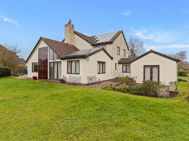 House for sale in Bromsberrow Heath, Gloucestershire