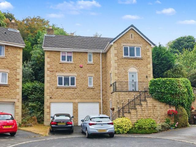 House for sale in Huddersfield, West Yorkshire