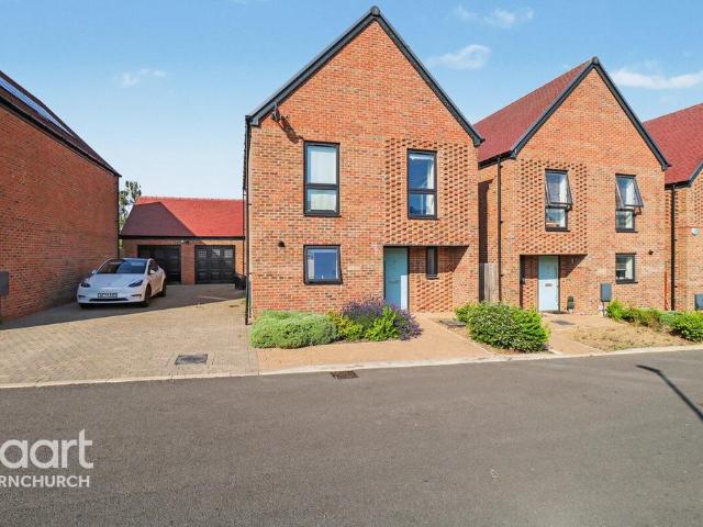 House for sale in Elm Park, Greater London