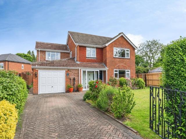 House for sale in Heol-las, Surrey
